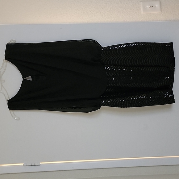 Black dress - Picture 4 of 5